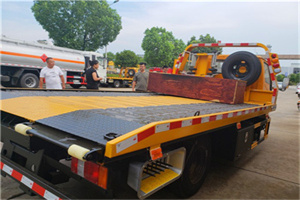 柳江附近拖车电话号码服务